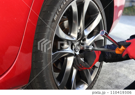 スタッドレス　タイヤ交換作業 110419306