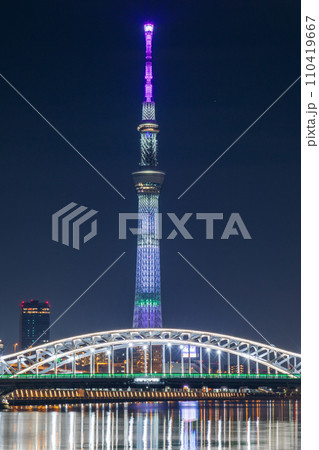 「東京都」ライトアップした東京スカイツリーと白髭橋・夜景 「東京都」ライトアップした東京スカイツリーと白髭橋・夜景 110419667