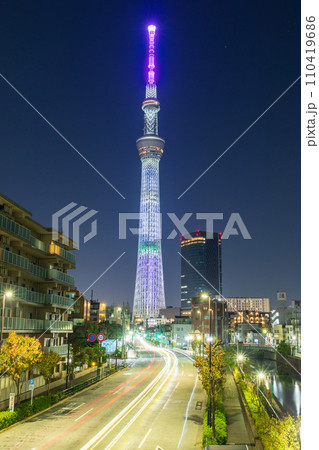 「東京都」ライトアップの東京スカイツリー 夜景 「東京都」ライトアップの東京スカイツリー 夜景 110419686