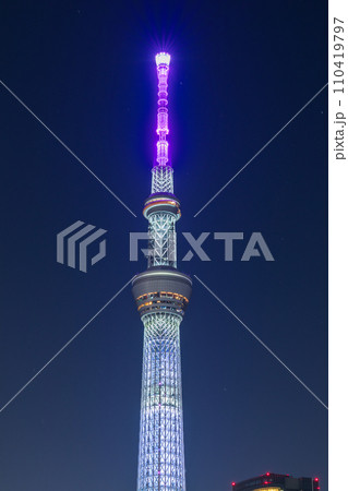 「東京都」ライトアップの東京スカイツリー 夜景 「東京都」ライトアップの東京スカイツリー 夜景 110419797