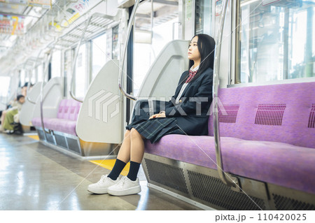 女子高校生　電車通学　イメージ 110420025