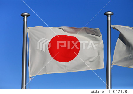 風にたなびく日の丸の旗 風にたなびく日の丸の旗 110421209