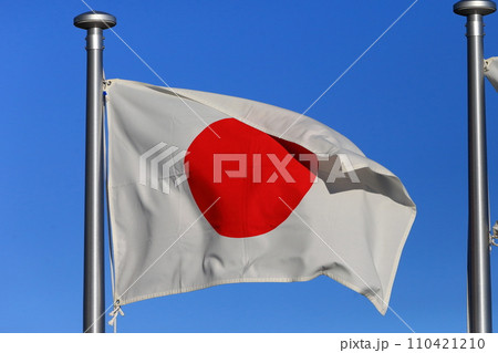 風にたなびく日の丸の旗 風にたなびく日の丸の旗 110421210