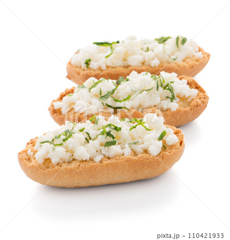 Crispbread with fromage 110421933