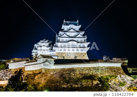 姫路城　サクラの夜景 110422704
