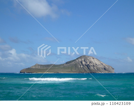 Manana (Rabbit) Island in Waimanalo Bay Manana (Rabbit) Island in Waimanalo Bay 110423109