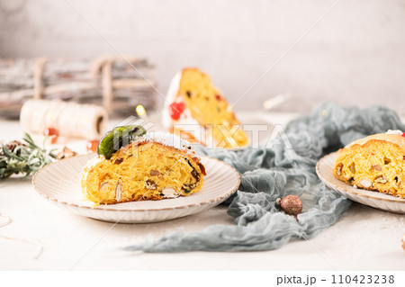 Bolo do Rei or King's Cake 110423238