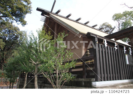 初詣を迎える神楽所大阪高槻上宮天満宮 110424725