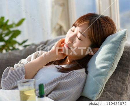 具合の悪い女性 110425072