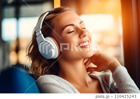 ヘッドフォンで音楽を聴く女性21 AI生成画像 ヘッドフォンで音楽を聴く女性21 AI生成画像 110425243