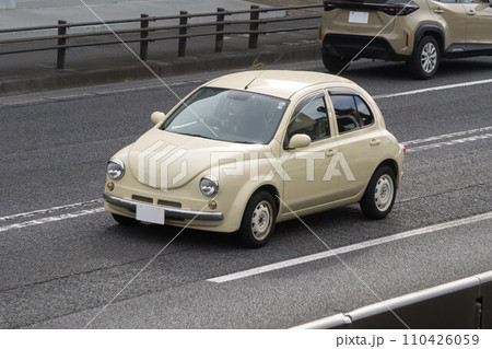 コンパクトカー　道路走行 110426059