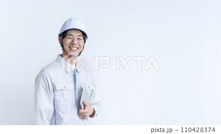 作業服の男性 110428374