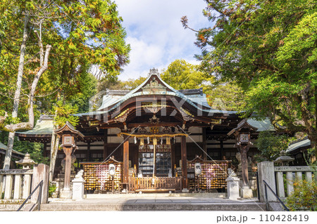 京都　岡崎神社　拝殿 110428419
