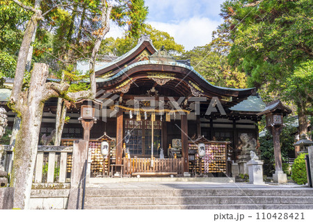 京都　岡崎神社　拝殿 110428421