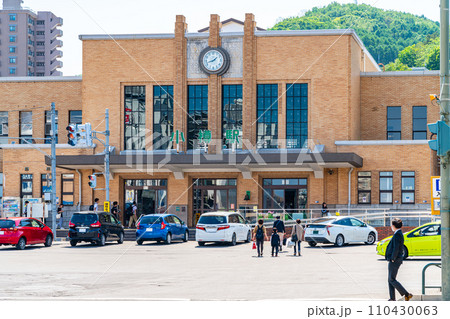 【北海道】レトロな駅舎が素敵な小樽駅の外観 【北海道】レトロな駅舎が素敵な小樽駅の外観 110430063