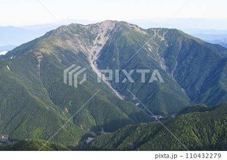 北岳から望む仙丈ヶ岳 北岳から望む仙丈ヶ岳 110432279