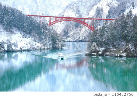 冬の庄川峡 110432756