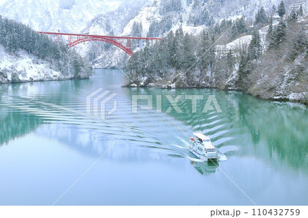 冬の庄川峡 110432759