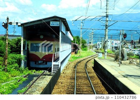 長野電鉄の風景　2000系（静態保存　小布施駅） 110432786