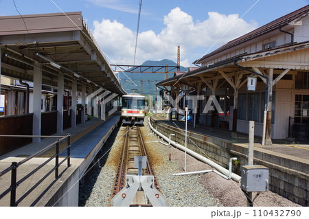 長野電鉄の風景　湯田中駅　3000系（旧東京メトロ03系） 110432790