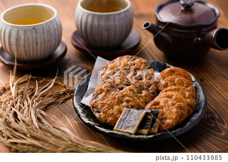 せんべいとお茶(日本茶) せんべいとお茶(日本茶) 110433985