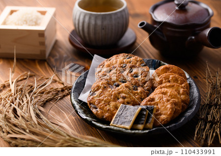煎餅とお茶（日本茶） 110433991