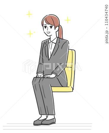 椅子に座って話す就活生 110434740