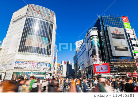 渋谷　スクランブル交差点 110435281