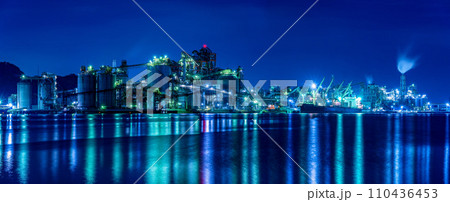 北九州・苅田の工場夜景 110436453