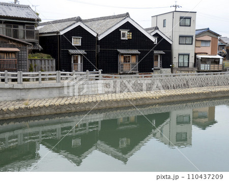 川と建物 川と建物 110437209