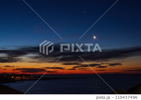 月と明けの明星の共演 110437496