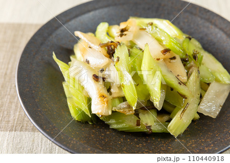 大根とセロリの塩昆布和え 110440918