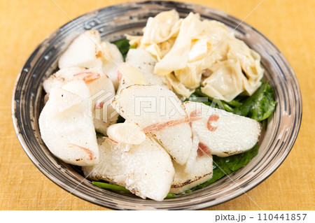 長芋と湯葉の和サラダ 110441857