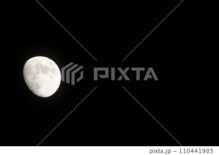 月齢10.1十一日目の月 110441985