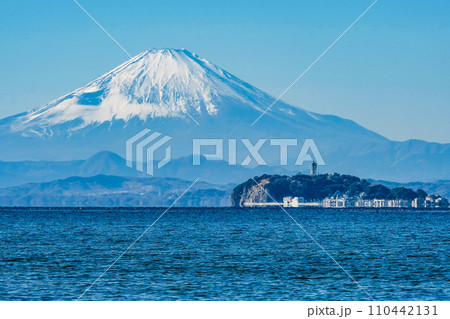 逗子海岸からの富士山と江ノ島 逗子海岸からの富士山と江ノ島 110442131