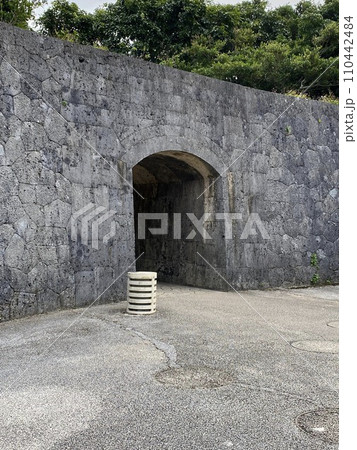 首里城の木曳門、石垣、2023年12月上旬 首里城の木曳門、石垣、2023年12月上旬 110442484