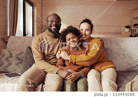 Happy young parents and their cute son 110443088