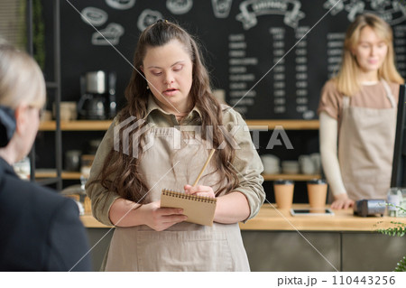 Writing down order of client in notepad 110443256