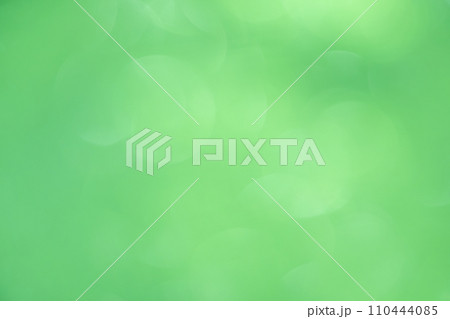 グリーンカラー系玉ボケイメージ　背景素材 110444085