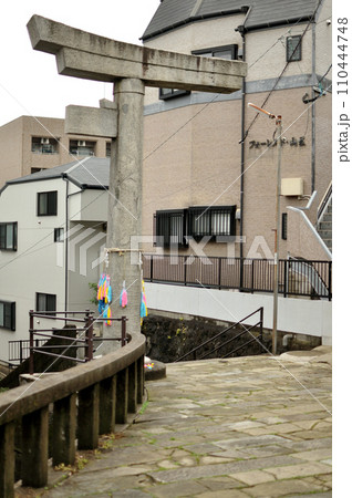 長崎県にある被爆した鳥居 110444748