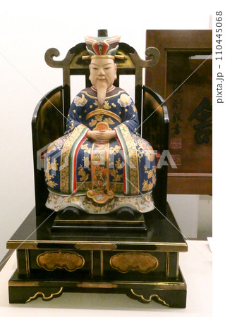 岩手県の盛岡藩の私塾の作人館の創始者孔子像 110445068