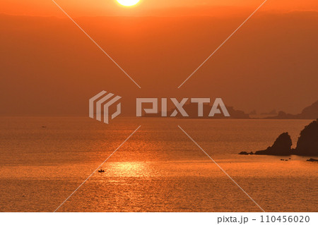 軍艦島の夕景 軍艦島の夕景 110456020