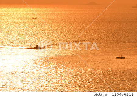 軍艦島の夕景 軍艦島の夕景 110456111