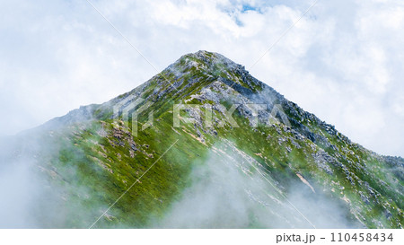 夏の常念岳登山（常念岳山頂から望む前常念岳） 110458434