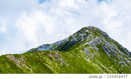 夏の常念岳登山(常念岳山頂から望む前常念岳) 夏の常念岳登山(常念岳山頂から望む前常念岳) 110458437