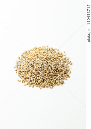 炒りごま 白バック 炒りごま 白バック 110458717