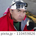 目力の強い男性 110459826