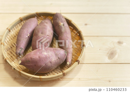 さつまいも コピースペース 食物繊維 腸活 さつまいも コピースペース 食物繊維 腸活 110460233