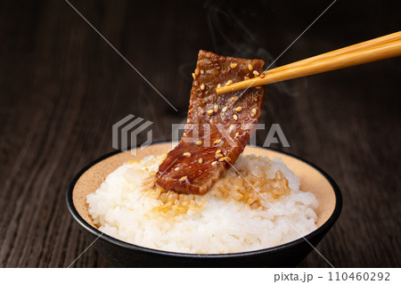 焼肉をごはんと食べる 110460292
