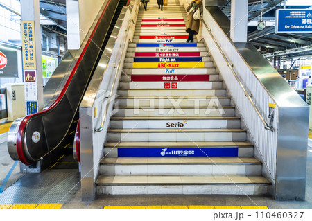 小田急線　本厚木駅ホーム 110460327